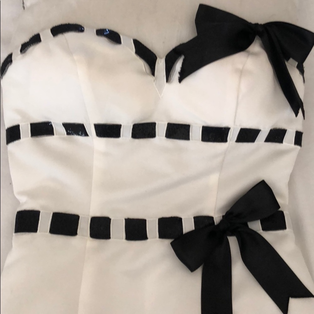 Terani Couture Unique Black & White Dress SZ 2